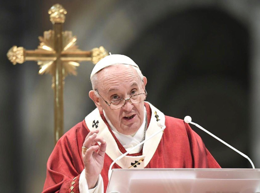 You are currently viewing VEJA NO VÍDEO: Papa Francisco brinca com brasileiros: ‘Não têm salvação. É muita cachaça e pouca oração’