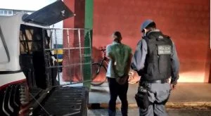 Leia mais sobre o artigo Homem é preso por ejacular em passageiras de ônibus em Manaus
