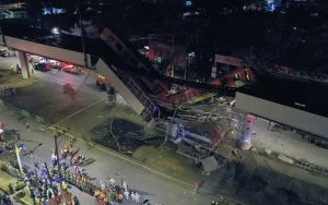 Leia mais sobre o artigo Trem do metrô da Cidade do México cai em avenida e deixa dezenas de mortos e feridos