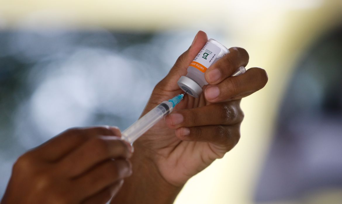 You are currently viewing Saúde distribuirá mais 6,4 milhões de doses de vacinas contra covid-19
