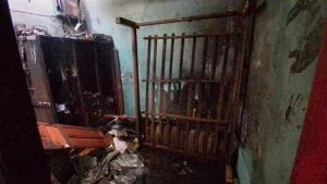 Leia mais sobre o artigo Mulher é morta a facadas e tem corpo queimado dentro de casa Manaus