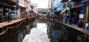 Read more about the article Cheia do rio Negro prejudica quase 200 comerciantes do Centro de Manaus