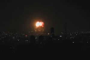 Leia mais sobre o artigo Israel volta a atacar posições do Hamas na Faixa de Gaza, diz exército; sirenes soam no sul israelense