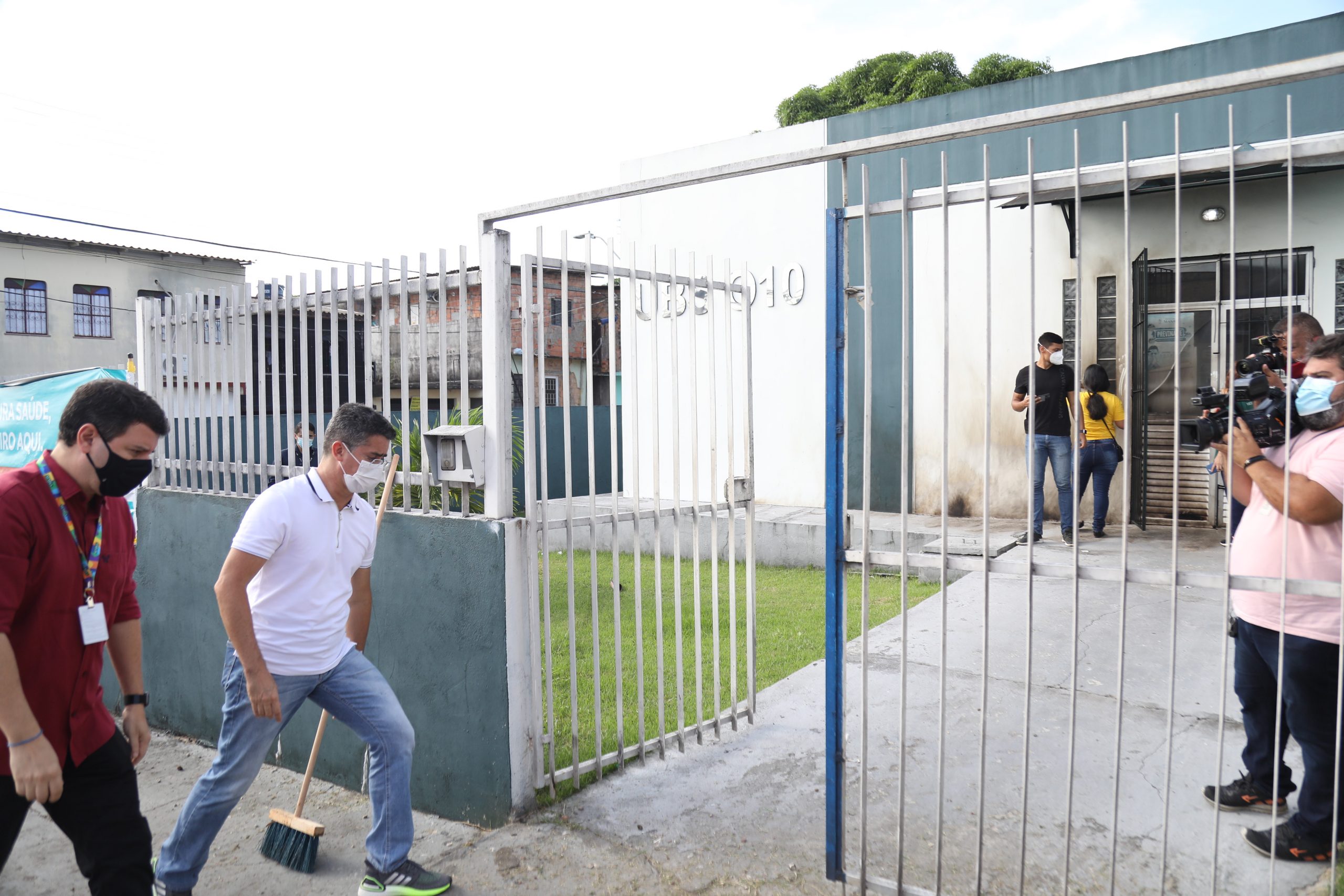 No momento, você está visualizando Prefeito David Almeida anuncia recuperação imediata de espaços públicos atacados no final de semana