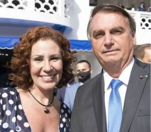 Leia mais sobre o artigo Carla Zambelli apaga tuítes em que mencionava compra da Covaxin após sessão da CPI
