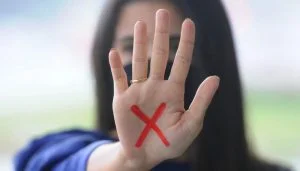 Leia mais sobre o artigo Código “Sinal Vermelho”, que protege mulheres contra violência, é aprovado na Aleam