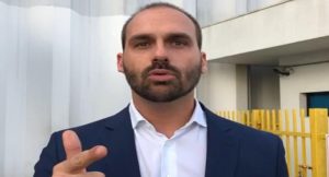 Read more about the article Eduardo Bolsonaro fala sobre ataques de facção em Manaus: ‘E se o Exército tiver que apertar o gatilho?’