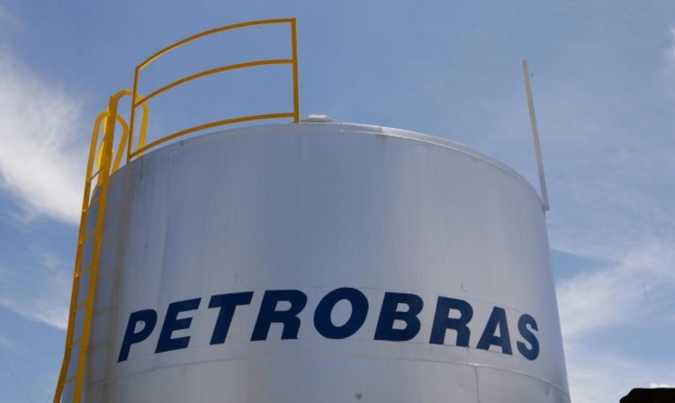 You are currently viewing Petrobras reduz preço da gasolina em R$ 0,05 nas refinarias