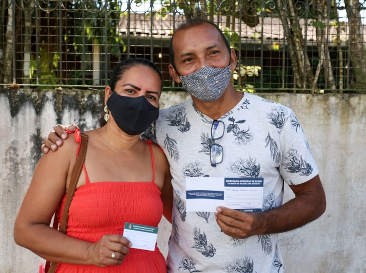 You are currently viewing Juntos há 30 anos, casal toma 1ª dose da vacina no Dia dos Namorados em Manaus