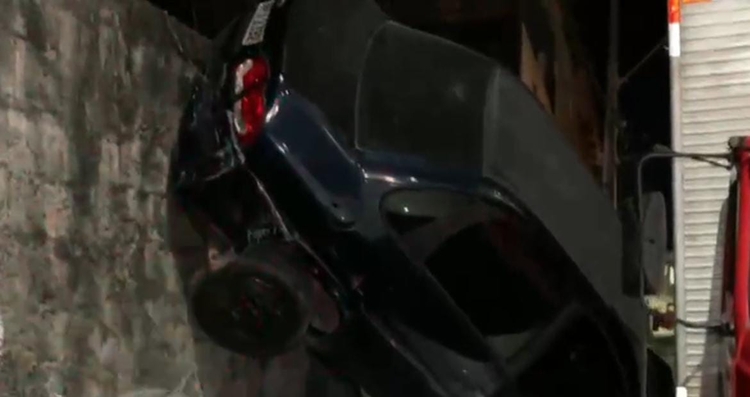 No momento, você está visualizando Caminhão desgovernado arrasta três carros em acidente em Manaus