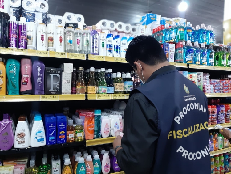 No momento, você está visualizando Procon apreende 40 Kg de alimentos e produtos fora da validade em mercado de Manaus