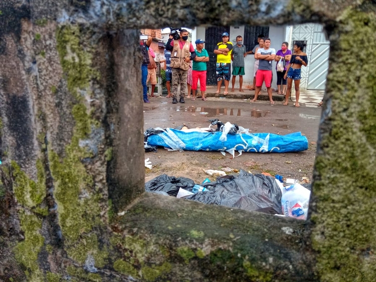 You are currently viewing Torturada, jovem é encontrada morta com bilhete em lixeira de Manaus, veja no vídeo