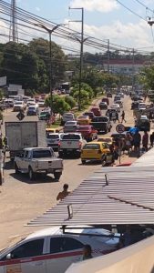 Read more about the article Comando Vermelho ‘fecha’ Ponte Rio Negro e causa engarrafamento em Manaus