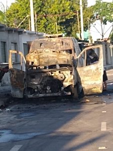Read more about the article Criminosos atacam socorristas do Samu e ateiam fogo em ambulância em Manaus