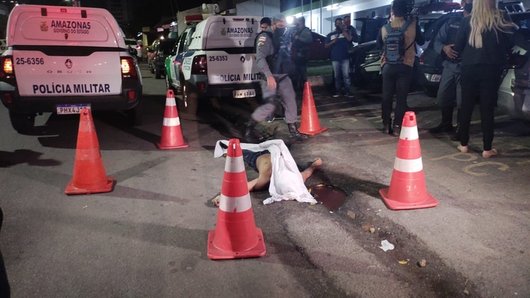 You are currently viewing Homem morre na frente da delegacia após ser espancado em Manaus