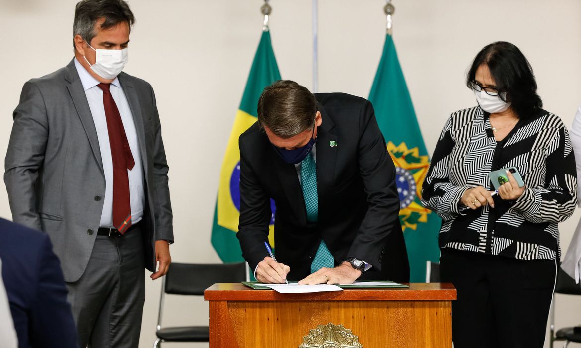 You are currently viewing Bolsonaro sanciona programa de combate à violência contra a mulher