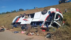 Read more about the article Queda de ônibus em ribanceira deixa 3 mortos e 37 feridos na Washington Luís em Rio Claro