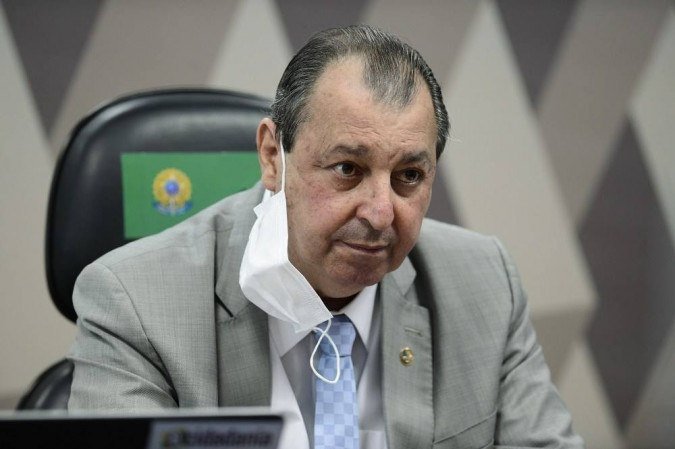 You are currently viewing Indicado de Bolsonaro para STF pede ajuda e voto de Omar Aziz