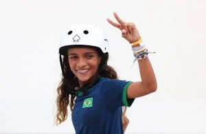 Leia mais sobre o artigo Rayssa Leal, a Fadinha, faz história e é prata no skate street nas Olimpíadas
