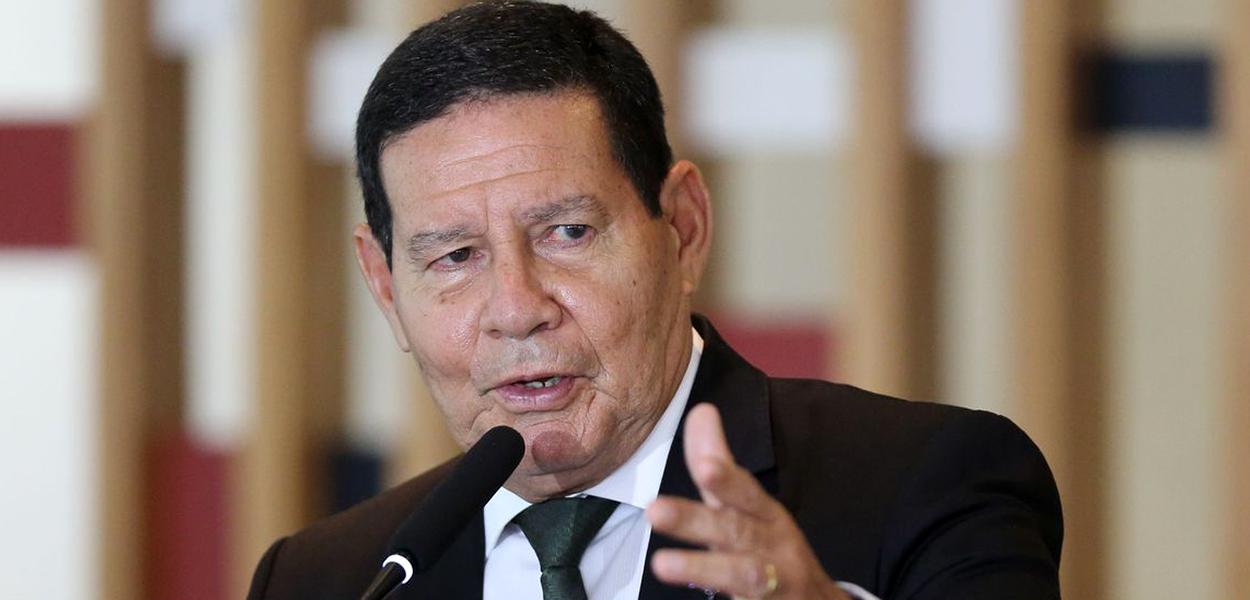 You are currently viewing Na contramão de Bolsonaro, Mourão garante: “Eleições serão realizadas”