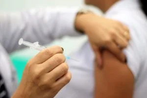 Leia mais sobre o artigo David Almeida anuncia nova etapa de vacinação contra a Covid-19 para contemplar pessoas a partir de 26 anos
