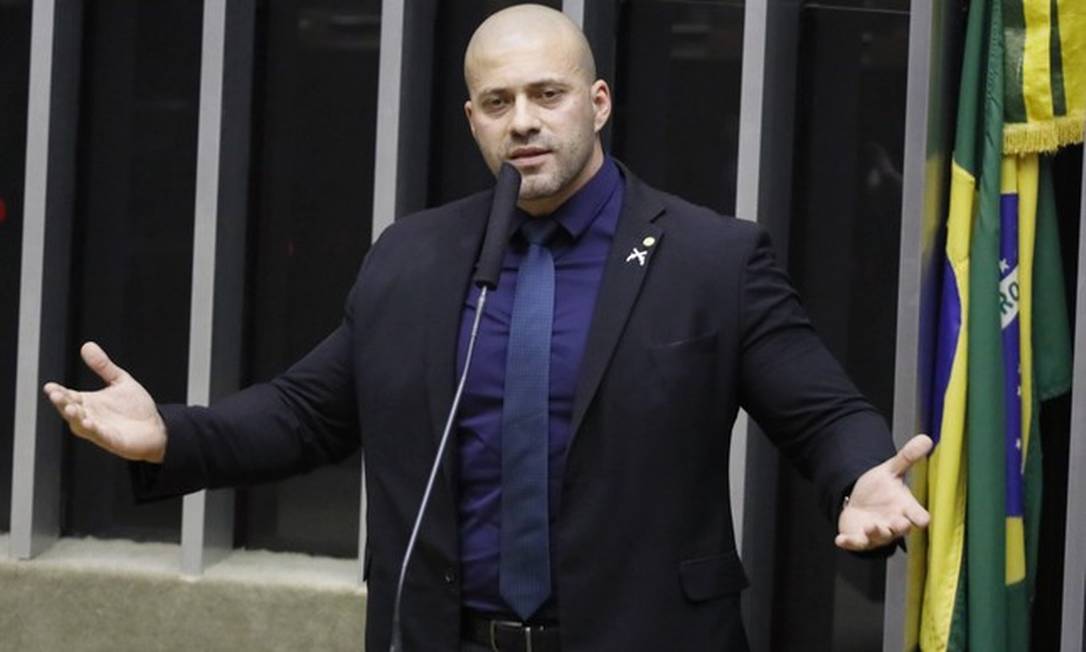 No momento, você está visualizando Conselho de Ética aprova suspensão do mandato de Silveira por seis meses por apologia ao AI-5