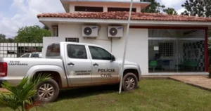 Leia mais sobre o artigo Presos rendem policial, trancam em cela e fogem de delegacia no Amazonas