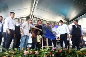 Leia mais sobre o artigo Em evento com presidente Jair Bolsonaro, prefeito de Manaus entrega 500 apartamentos populares