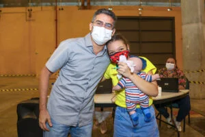 Leia mais sobre o artigo Prefeito de Manaus acompanha vacinação de jovens de 12 a 17 anos com comorbidades