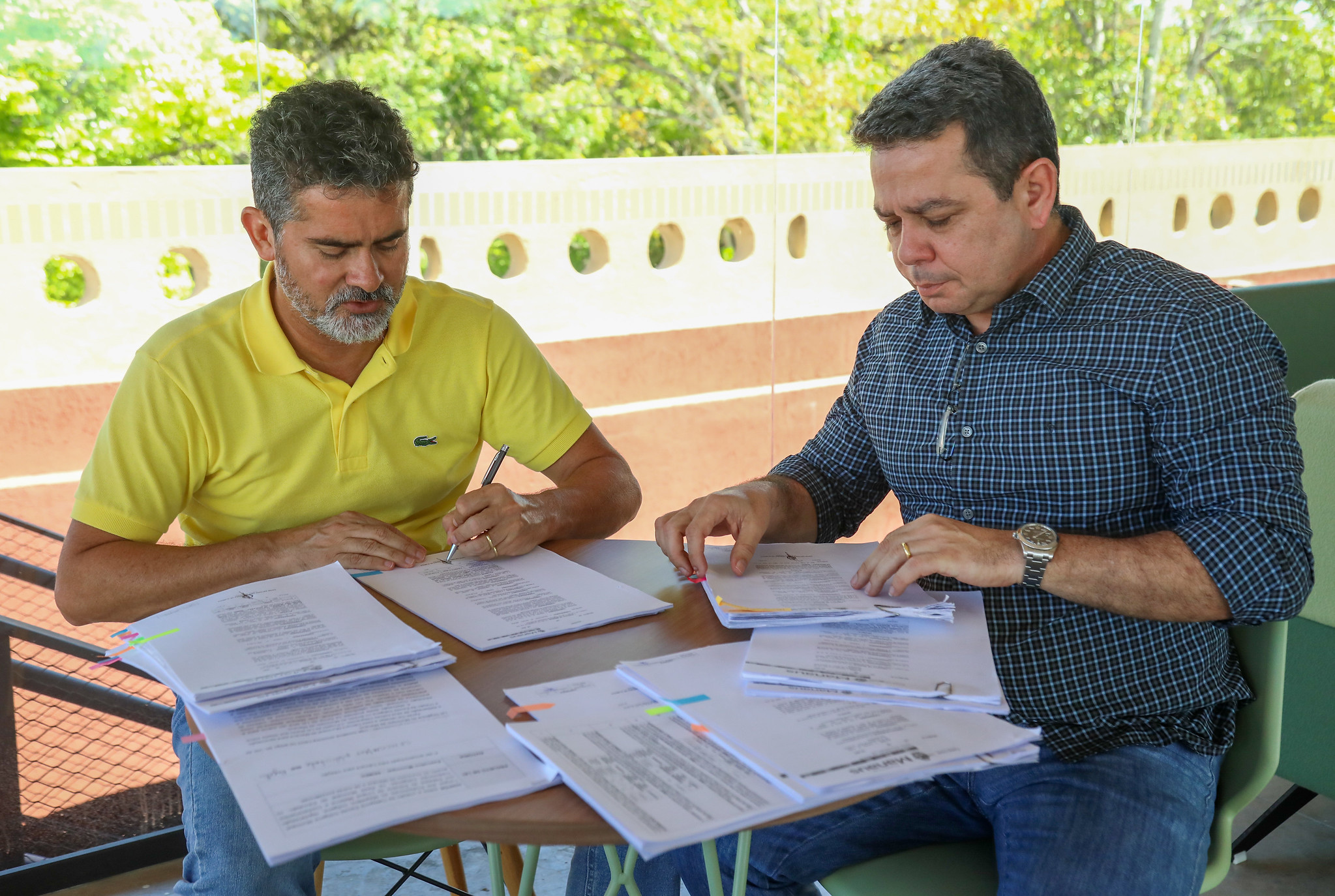You are currently viewing Prefeito de Manaus garante valorização dos profissionais da Educação e assina mais de 260 progressões de carreira