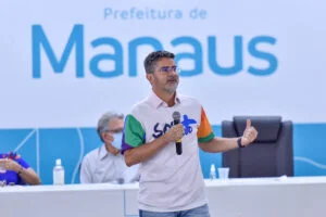 Leia mais sobre o artigo Prefeito de Manaus anuncia plano de valorização dos profissionais de educação do município