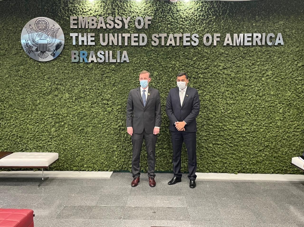 You are currently viewing Wilson Lima destaca importância de aliar preservação e desenvolvimento econômico, em reunião na Embaixada Americana