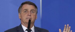 Read more about the article Após prisão de aliado, Bolsonaro vai pedir ao Senado abertura de processos contra ministros do STF