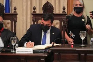 Leia mais sobre o artigo Governador Wilson Lima sanciona lei que muda data de posse da presidência do Judiciário do Amazonas