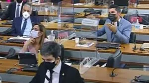 Leia mais sobre o artigo Senadores batem boca e áudio na CPI é cortado