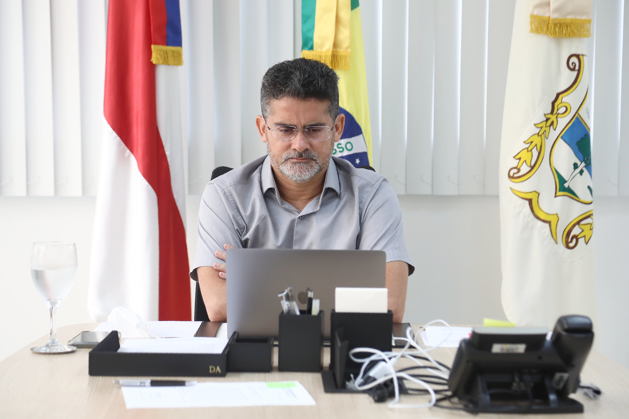 You are currently viewing Prefeito de Manaus participa de reunião sobre educação e transporte coletivo com representantes de todo país