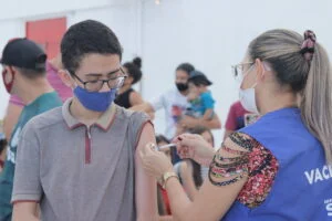 Leia mais sobre o artigo Prefeitura vacinou mais de 100 mil adolescentes em cinco dias de atendimento