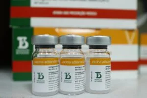 Leia mais sobre o artigo Governo do Amazonas recebe mais 64.090 doses de vacinas contra a Covid-19