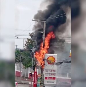 Read more about the article Veja no vídeo: Incêndio em poste de energia assusta motoristas e causa transtorno em Manaus