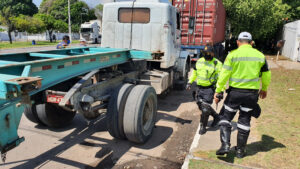 Read more about the article Prefeitura de Manaus realiza operação ‘Carga Pesada’ para fiscalizar carretas irregulares