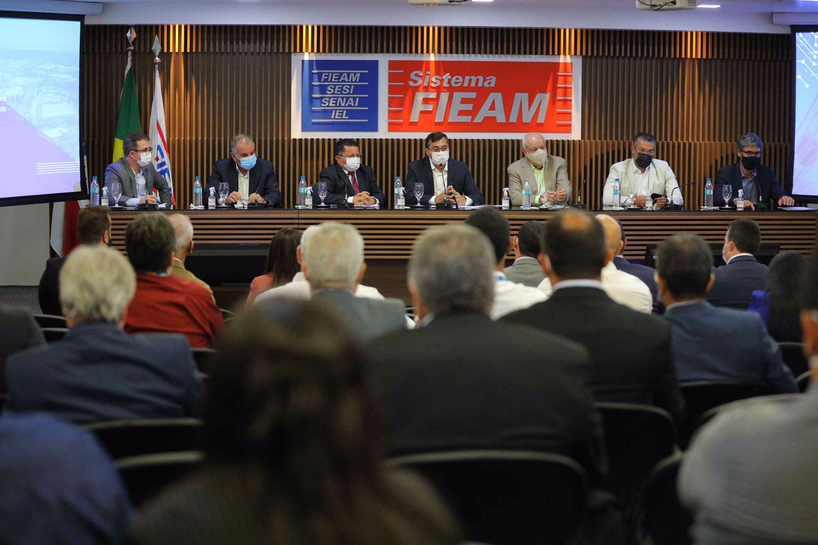 You are currently viewing Governador do Amazonas participa de Seminário que debate avanços após abertura do mercado de gás