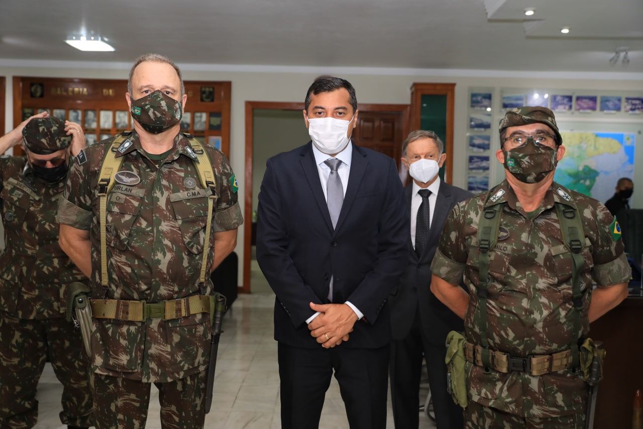 You are currently viewing Governador Wilson Lima agradece apoio do Exército no enfrentamento da pandemia de Covid-19, durante troca de comando do CMA