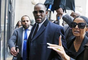 Read more about the article R. Kelly é condenado pelo tráfico sexual de mulheres e menores de idade