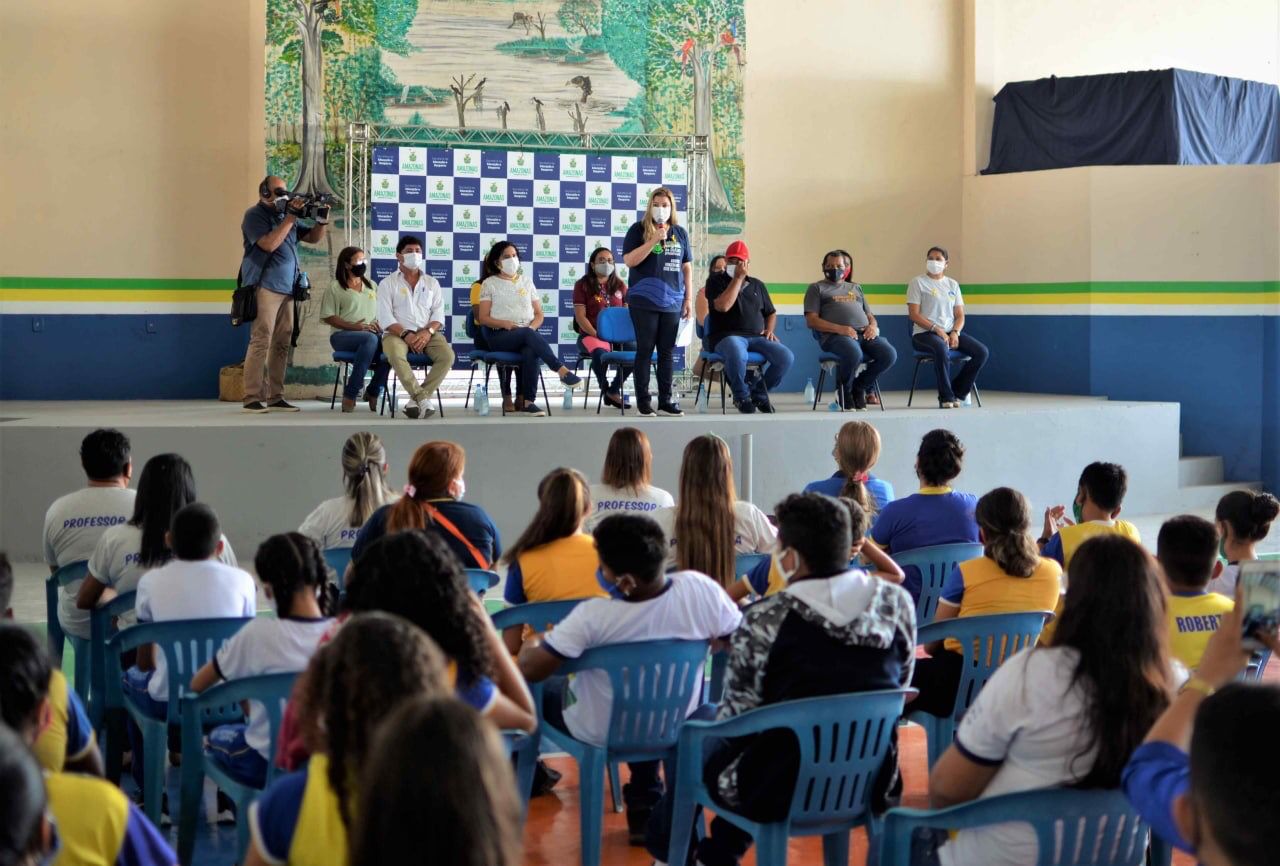 You are currently viewing Governo do Amazonas retoma aulas 100% presenciais em 61 municípios do interior