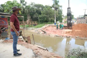Leia mais sobre o artigo Prefeitura de Manaus vai entregar ponte da Comunidade Nobre, no prazo de 60 dias