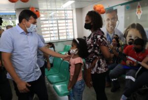 Read more about the article Governador do Amazonas Wilson Lima acompanha atendimentos para intensificar cirurgias pediátricas no Hospital Infantil Dr. Fajardo