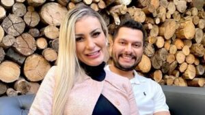 Read more about the article Andressa Urach desiste de volta à prostituição: “Estará em casa todas as noites”