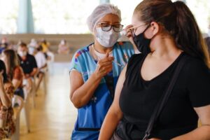 Read more about the article Prefeitura de Manaus alerta sobre novos prazos para a segunda dose das vacinas AstraZeneca e Pfizer