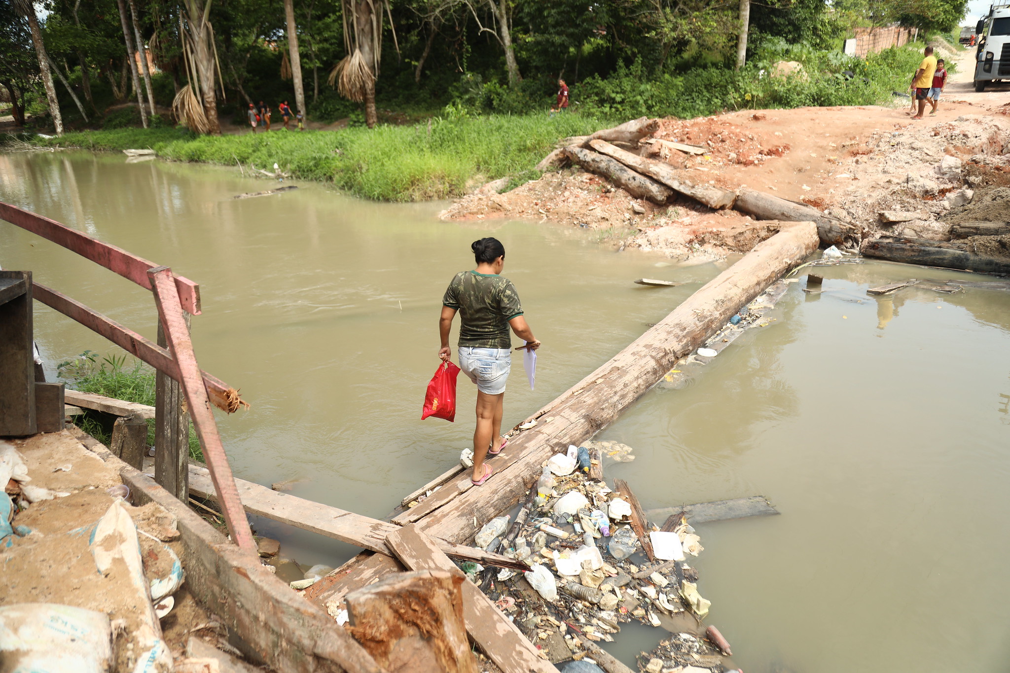 You are currently viewing Prefeitura  de Manaus dá início à construção de ponte na comunidade Nobre para beneficiar 7 mil famílias