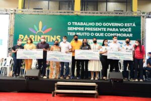 Read more about the article Governo do Amazonas libera R$ 1,1 milhão a associações e anuncia mais R$ 20 milhões para setor primário, em Parintins